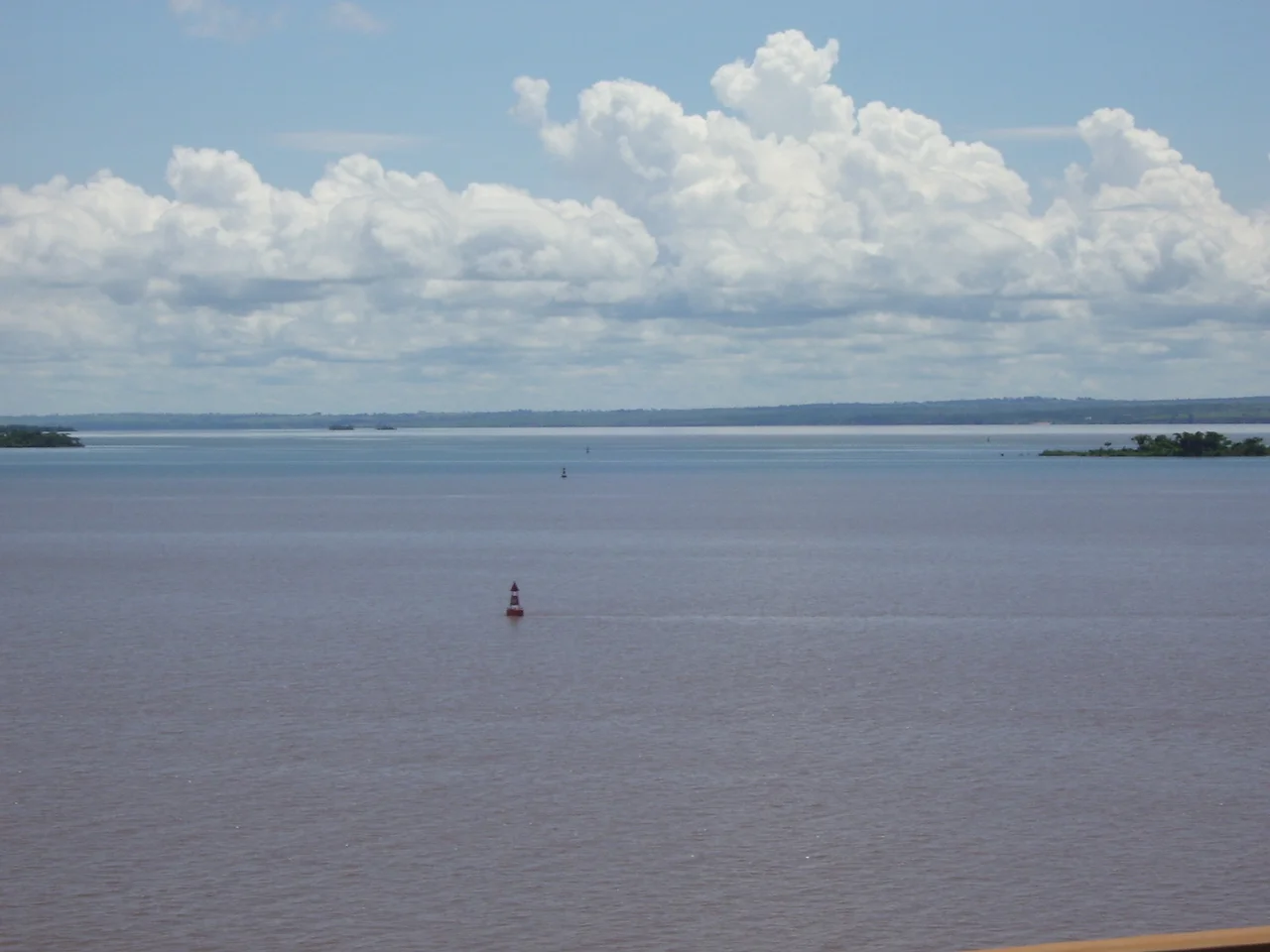 Lake of the hydroelectric dam "Engineer Sérgio Motta", in the Paraná River, between the Brazilian states of Mato Grosso do Sul and São Paulo. In the background, the state of São Paulo.