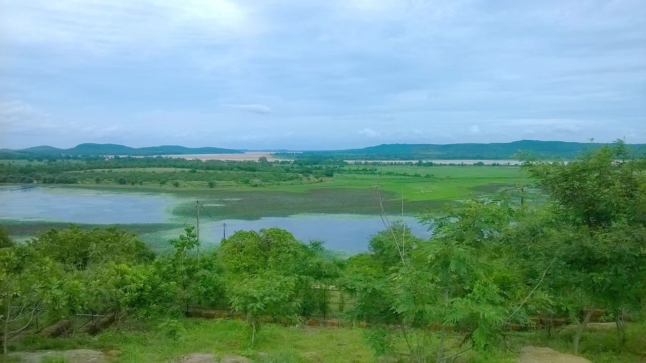 ଅଂଶୁପା ହ୍ରଦ କଟକ ଜିଲ୍ଲାର ବାଙ୍କୀରେ ଅବସ୍ଥିତ ଏକ ମଧୁର ଜଳ ହ୍ରଦ ।